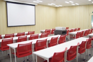Lecture Room B （定員：40名）